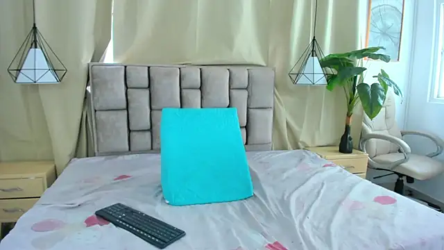 Snapshot of scarlettjohnson_ chatting on July 16, 8:26 pm scarlettjohnson online show from July 16, 8:26 pm