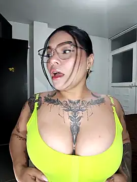 Snapshot of brenda_palacio chatting on February 16, 2:18 am brenda palacio online show from February 16, 2:18 am