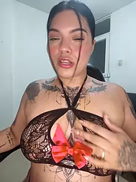 Snapshot of brenda_palacio chatting on April 11, 2:49 am brenda palacio online show from April 11, 2:49 am