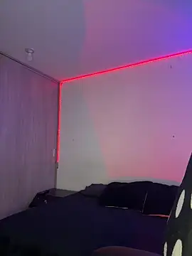 crystal dlun online show from April 1, 5:21 pm