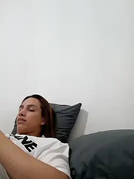 ofjuliaa online show from March 17, 10:07 am