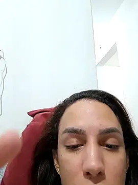 ofjuliaa online show from May 17, 5:38 am