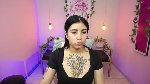 Snapshot of Adri_gomez_x chatting on June 27, 12:22 pm Adri gomez x online show from June 27, 12:22 pm