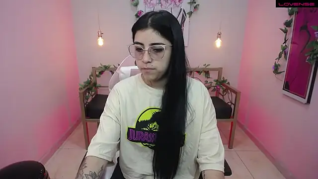Snapshot of Adri_gomez_x chatting on July 6, 12:02 pm Adri gomez x online show from July 6, 12:02 pm