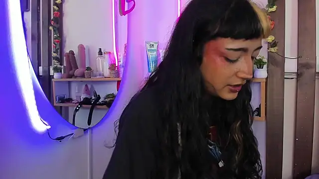Snapshot of MeowMota_ chatting on April 28, 6:24 pm MeowMota online show from April 28, 6:24 pm