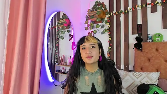 Snapshot of MeowMota_ chatting on May 5, 6:05 pm MeowMota online show from May 5, 6:05 pm