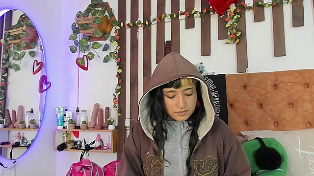 Snapshot of MeowMota_ chatting on May 7, 4:12 pm MeowMota online show from May 7, 4:12 pm