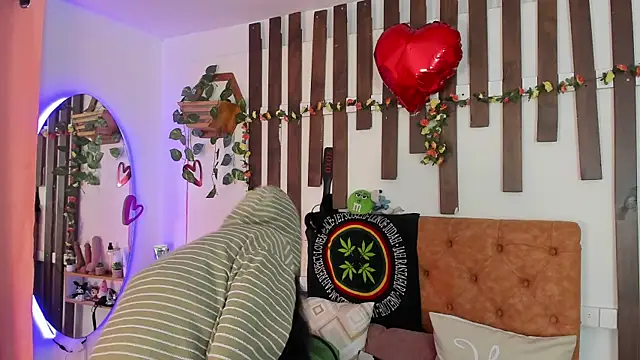 Snapshot of MeowMota_ chatting on May 12, 6:05 pm MeowMota online show from May 12, 6:05 pm