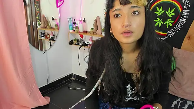 Snapshot of MeowMota_ chatting on May 21, 6:04 pm MeowMota online show from May 21, 6:04 pm