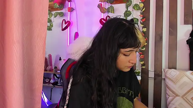 Snapshot of MeowMota_ chatting on May 24, 5:07 pm MeowMota online show from May 24, 5:07 pm
