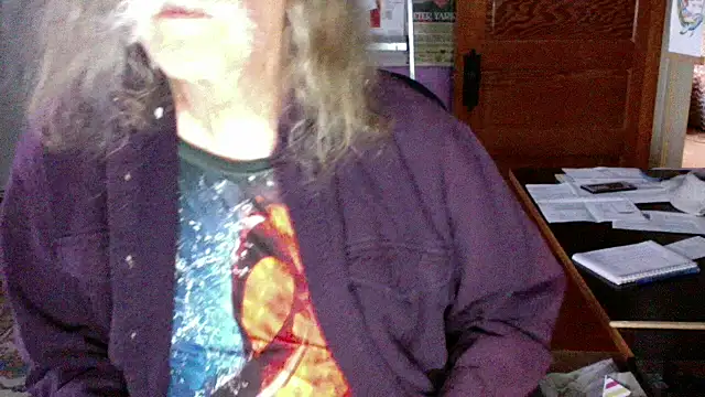 Snapshot of LickYourYoni chatting on May 25, 3:23 am LickYourYoni online show from May 25, 3:23 am