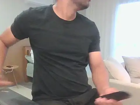 Snapshot of ishowumybest chatting on January 10, 10:39 am ishowumybest online show from January 10, 10:39 am