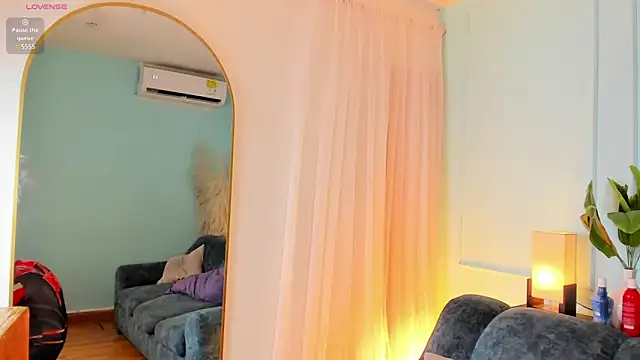 Nicki Ripperton online show from April 11, 4:17 am