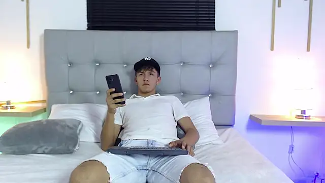 johnny blake  online show from January 18, 4:27 am