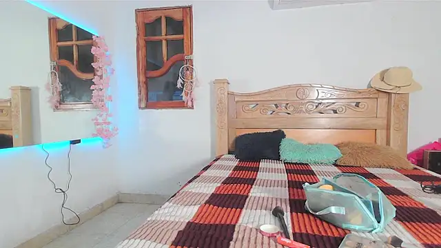 bratz glloe online show from March 31, 2:46 am