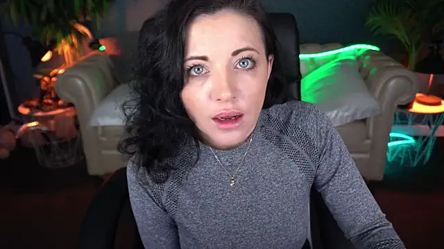 Dafni Monn online show from April 7, 5:52 am