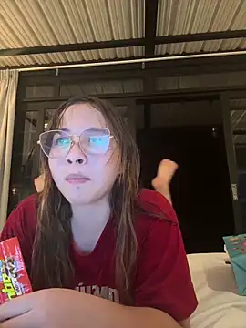 Snapshot of AliciaWhite_nt chatting on May 4, 12:06 am AliciaWhite nt online show from May 4, 12:06 am
