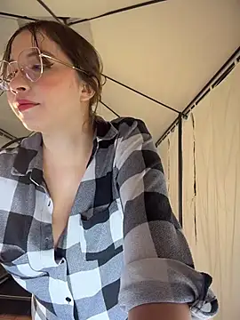 Snapshot of AliciaWhite_nt chatting on May 19, 1:56 am AliciaWhite nt online show from May 19, 1:56 am