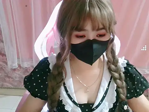 Snapshot of -Violet-t chatting on July 12, 1:13 pm -Violet-t online show from July 12, 1:13 pm