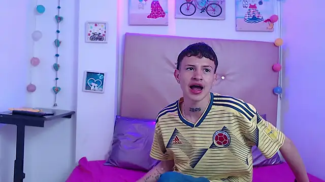 iam  lukas   online show from January 14, 1:39 pm