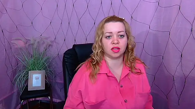 Snapshot of OliviaVerr chatting on February 8, 1:14 pm OliviaVerr online show from February 8, 1:14 pm