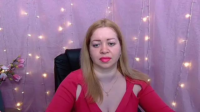 Snapshot of OliviaVerr chatting on February 24, 1:31 pm OliviaVerr online show from February 24, 1:31 pm