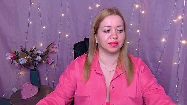 Snapshot of OliviaVerr chatting on February 26, 1:54 pm OliviaVerr online show from February 26, 1:54 pm