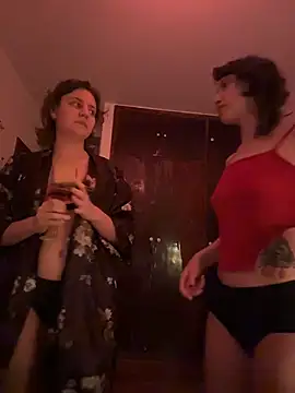 Snapshot of witchdub chatting on February 10, 1:21 am witchdub online show from February 10, 1:21 am