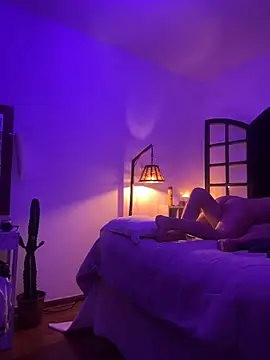 Snapshot of witchdub chatting on February 12, 3:23 am witchdub online show from February 12, 3:23 am