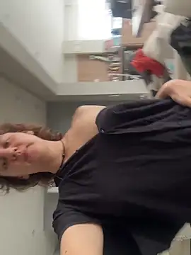 Snapshot of witchdub chatting on March 3, 4:02 pm witchdub online show from March 3, 4:02 pm