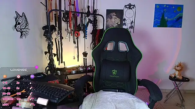 ariannaconnor  online show from April 16, 1:34 pm