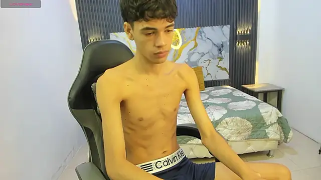 Snapshot of Dark_Desiree18 chatting on February 15, 12:14 pm Dark Desiree18 online show from February 15, 12:14 pm