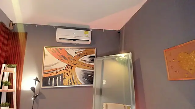 ailann  online show from April 16, 9:39 pm