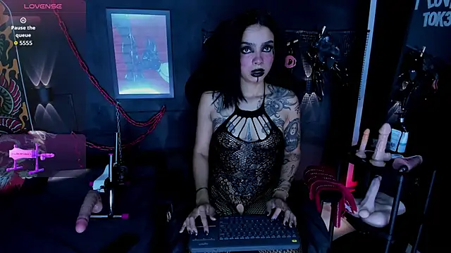 Snapshot of Electra_Darkk chatting on May 9, 5:07 pm Electra Darkk online show from May 9, 5:07 pm