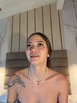 EmmaJhoons online show from March 26, 10:21 am