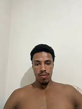 Snapshot of LorenzoBlack27 chatting on April 18, 9:48 pm LorenzoBlack27 online show from April 18, 9:48 pm