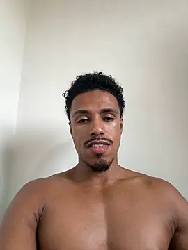 Snapshot of LorenzoBlack27 chatting on April 20, 7:37 pm LorenzoBlack27 online show from April 20, 7:37 pm