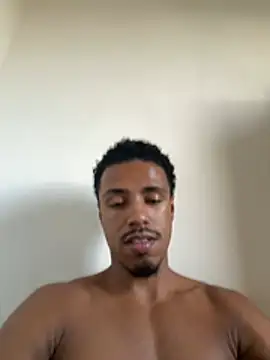 Snapshot of LorenzoBlack27 chatting on May 17, 7:32 pm LorenzoBlack27 online show from May 17, 7:32 pm