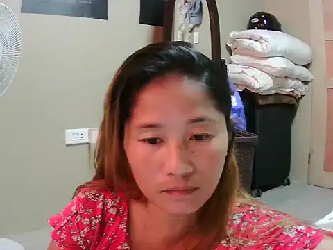 Snapshot of lovelyxxx88 chatting on August 4, 5:10 am lovelyxxx88 online show from August 4, 5:10 am
