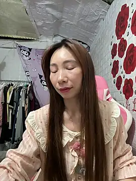Snapshot of Adela-222 chatting on May 15, 1:51 pm Adela-222 online show from May 15, 1:51 pm