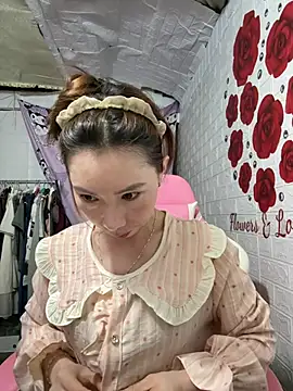 Snapshot of Adela-222 chatting on May 19, 2:29 am Adela-222 online show from May 19, 2:29 am