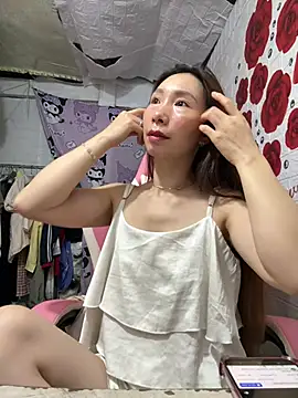 Snapshot of Adela-222 chatting on June 26, 2:21 pm Adela-222 online show from June 26, 2:21 pm