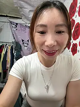 Snapshot of Adela-222 chatting on July 10, 12:37 am Adela-222 online show from July 10, 12:37 am