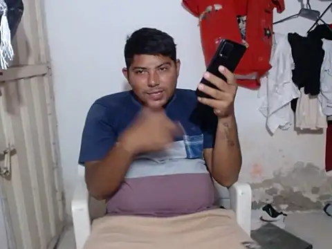 Snapshot of master_juju1924 chatting on February 20, 1:46 am master juju1924 online show from February 20, 1:46 am