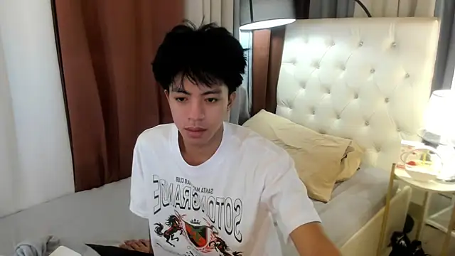 Snapshot of davincihugecock chatting on May 10, 5:51 pm davincihugecock online show from May 10, 5:51 pm