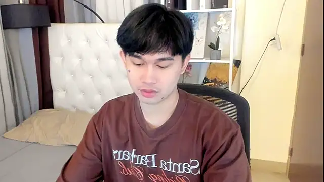 Snapshot of davincihugecock chatting on May 15, 5:31 pm davincihugecock online show from May 15, 5:31 pm