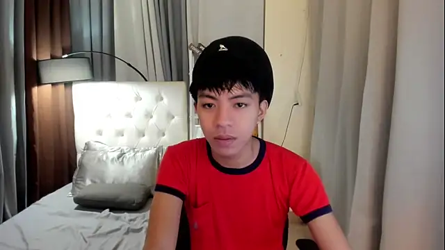 Snapshot of davincihugecock chatting on June 8, 12:14 am davincihugecock online show from June 8, 12:14 am