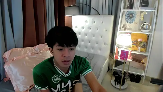 Snapshot of davincihugecock chatting on June 14, 9:06 pm davincihugecock online show from June 14, 9:06 pm
