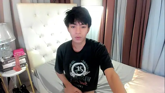 Snapshot of davincihugecock chatting on June 29, 5:35 pm davincihugecock online show from June 29, 5:35 pm
