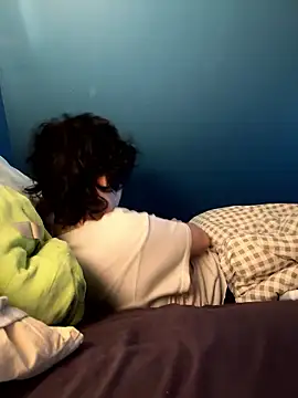 Snapshot of quwuinnie333 chatting on January 14, 5:24 am quwuinnie333 online show from January 14, 5:24 am